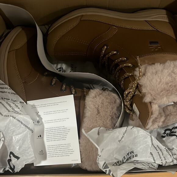 NEW UGG 7 Women's Chestnut Adirondack Waterproof Wool Blend Insulated … - Picture 13 of 13